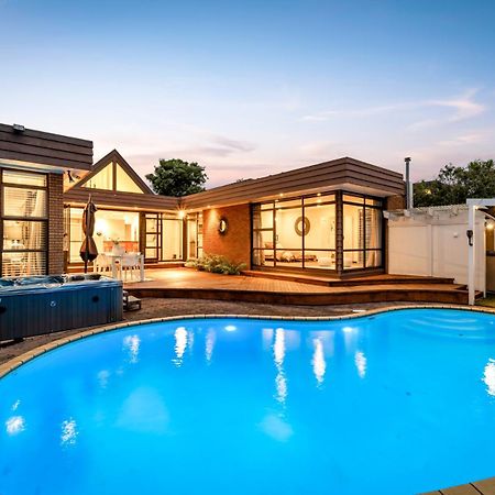 Entire House With Pool, Spa โอ๊คแลนด์ ภายนอก รูปภาพ